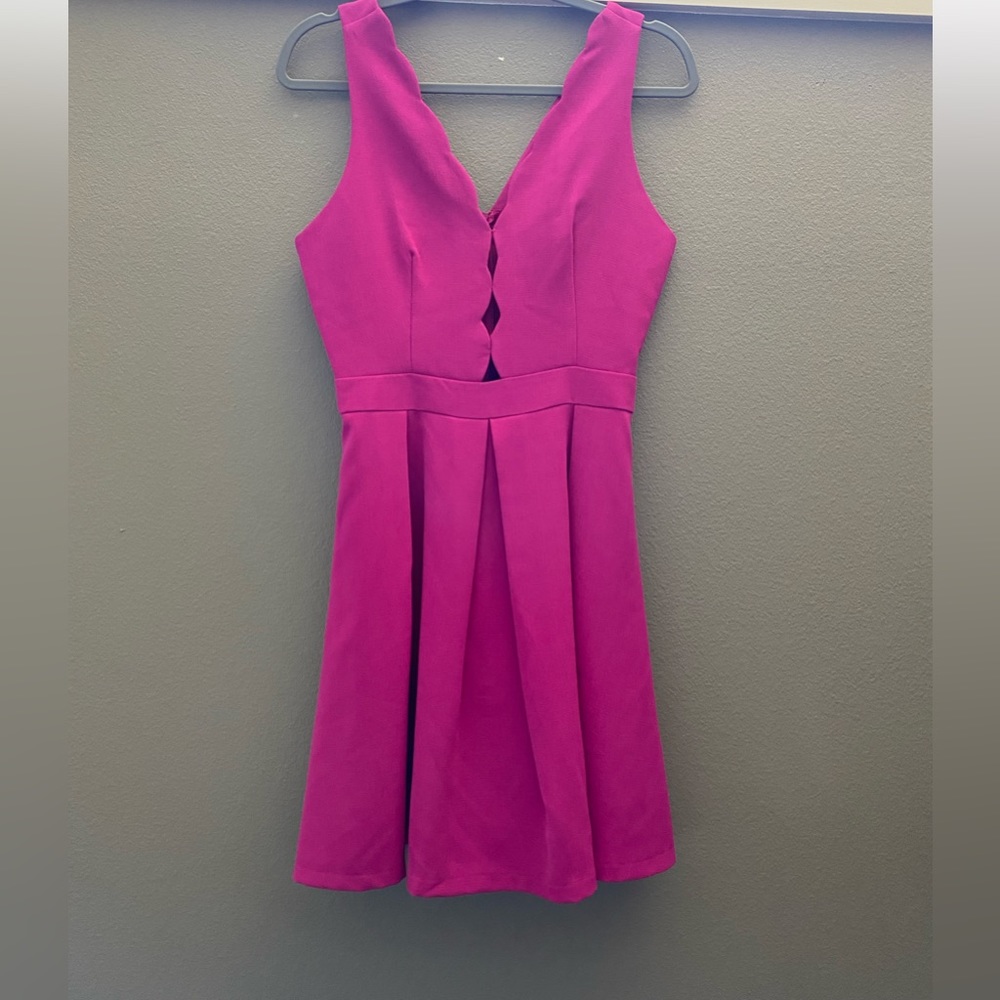 💗Adeline Rae Scalloped V Neck Sleeveless Dress💗